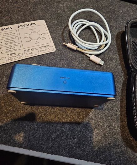 Hichord pocket audio synthesiser