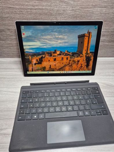 Microsoft Surface Laptop (1769) i5-7300U 8GB RAM 256GB SSD Windows 11