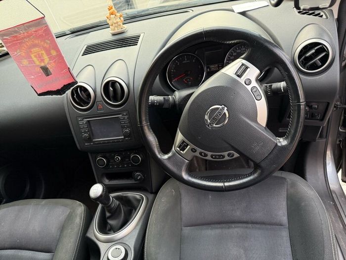 Nissan Qashqai + 2, seven seater, silver grey