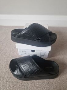 & Other Stories Black Slides
