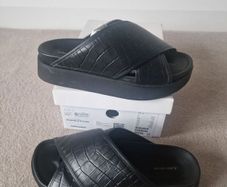 & Other Stories Black Slides