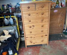 chest of drawers