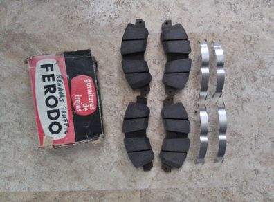 Renault 30 / Traffic Brake Pads.