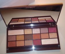 I Heart Revolution Chocolate Elixir Eyeshadow Palette