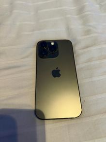 iPhone 14 Pro with otterbox case