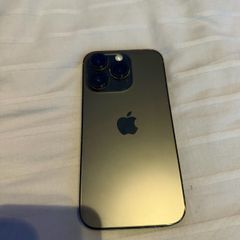 iPhone 14 Pro with otterbox case