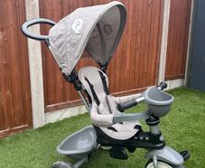 Baby trike with handle
