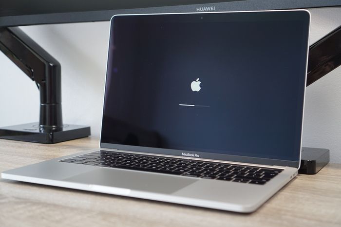 Apple MacBook Pro 13" (2019) | i5 2.4GHz | 16GB RAM | 4x Thunderbolt