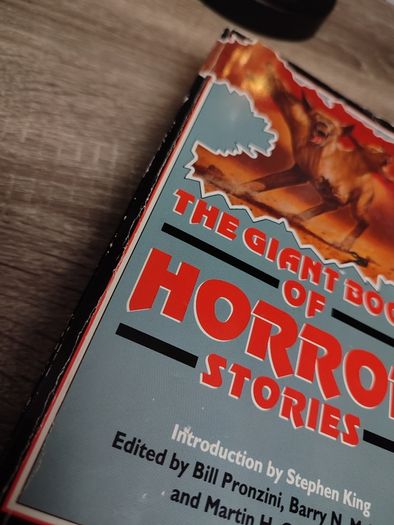 The Giant Book of Horror Stories ! Introduction by Stephen King ! 1994 ! by The Book Company !
