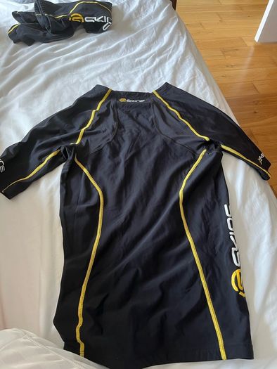 Medium Compression Tops. Incl postage.