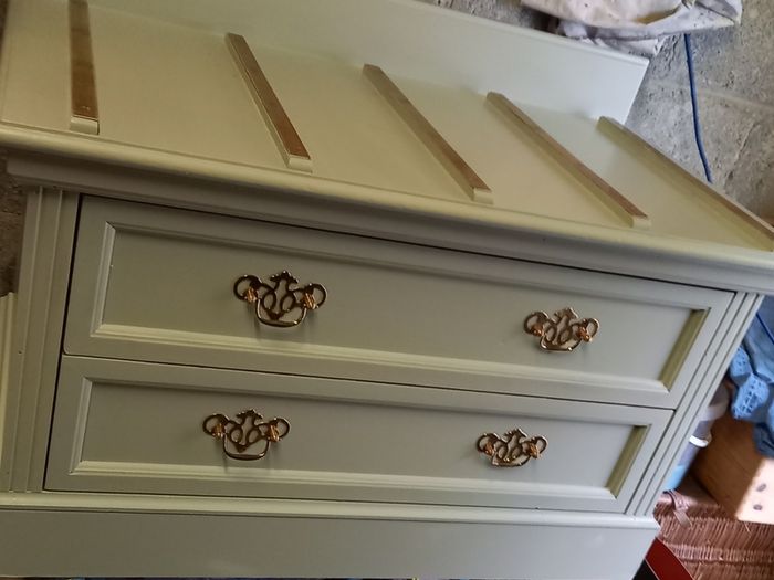Lowboy chest of drawers