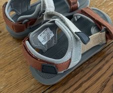 sandals size 10G