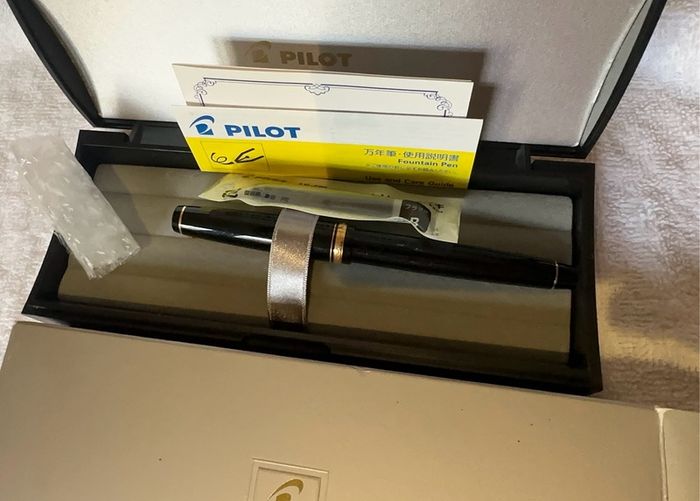 Pilot Falcon fountain pen, black resin, 14K soft medium nib