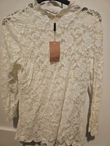Gallery Ivory Lace Blouse BNWT
