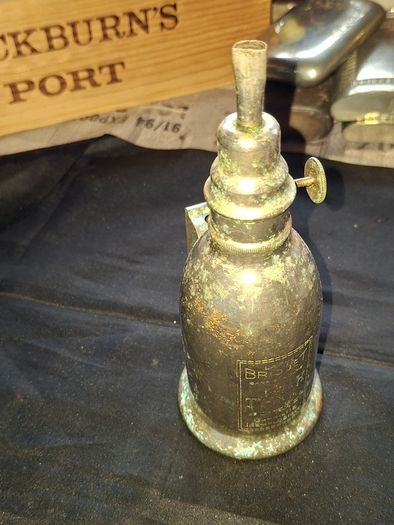 Antique French Lampe-Briquet lighter lamp manufactured by the brand TH. It is described as Sans Soudure The inscription Inexplosible indicates it was marketed as a safety product, often dating from before 1900s