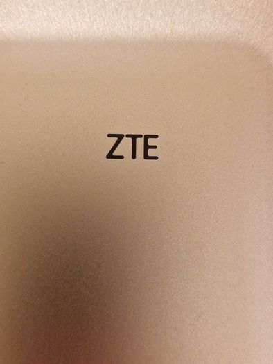 ZTE BLADE V8, 3GB Ram, 32 GB HDD, excellent Battery, 2 cracks on screen, doesn't affect operation