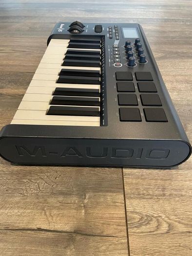 Axiom 25 MIDI Keyboard