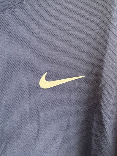 Mans nike top