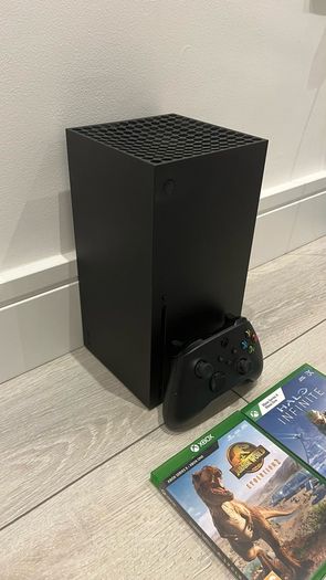 xbox series X with original controller and Jurassic World evolution two and halo infinity