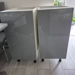 Kitchen cabinets+never used extractor