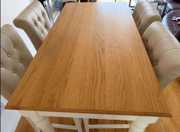 Bar dining table