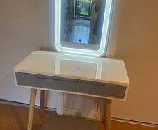 make up table