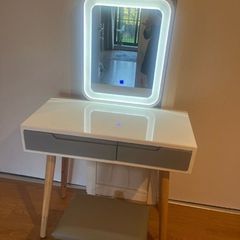 make up table