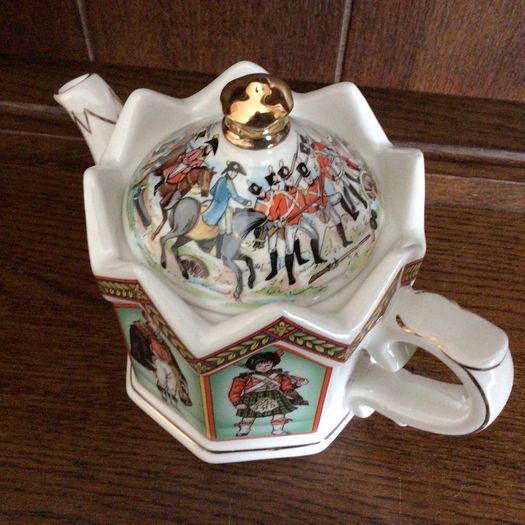 Sadler Kings and Queens series Battle of Waterloo teapot