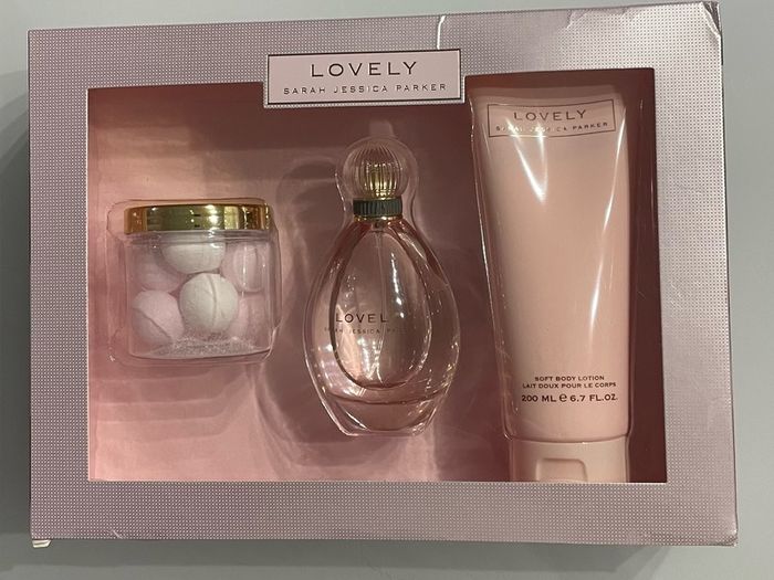 NEW: Sarah Jessica Parker - Lovely Perfume Set