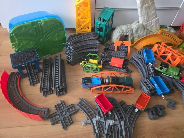 Thomas & Friends over 12m+  of tracks + 7 trains [90+ pieces set]