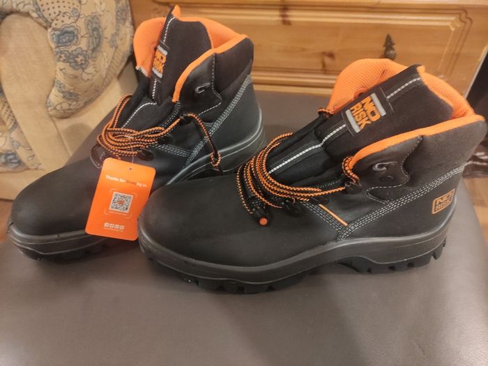 Work Boots - No Risk - Size 12