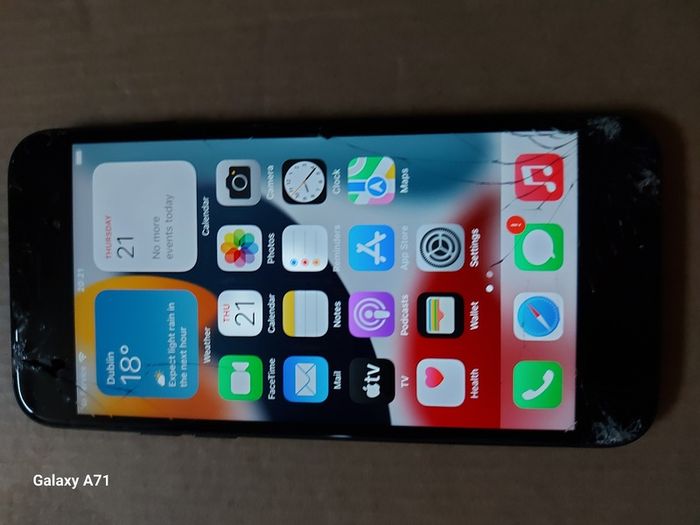 Apple Iphone 7, 32GB, Black, Battery Health 91%, Some screen damage but works fine. Activation lock removed on this phone