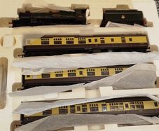 Hornby R2364MThe Torbay Express, train pack, new