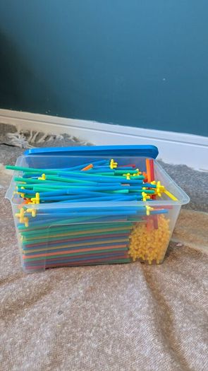 construction toys, straw bulding
