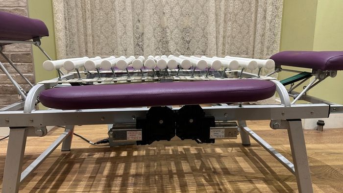 Electric spinal traction device