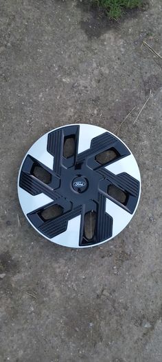 Ford hub caps