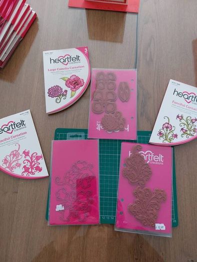 Heartfelt-dies and stamps- Fanciful Carnation