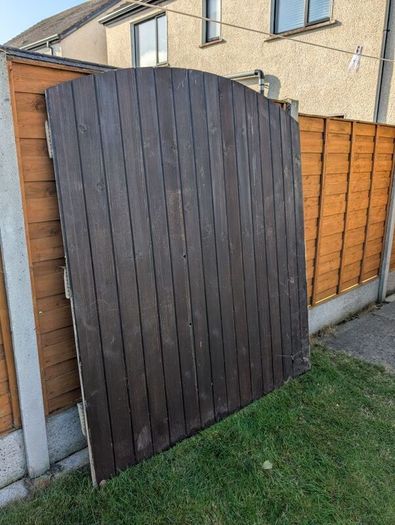 Side Gate
