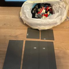 Lego bundle 2.7kg plus retired baseboards