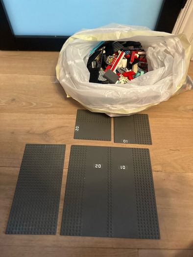 Lego bundle 2.7kg plus retired baseboards