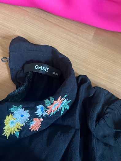 Brand new oasis black silk crepe top embroidered collar