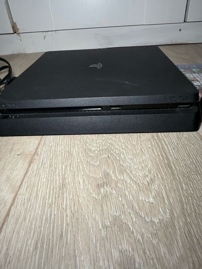 ps4 slim comes 1TB with 3 games all attachments included