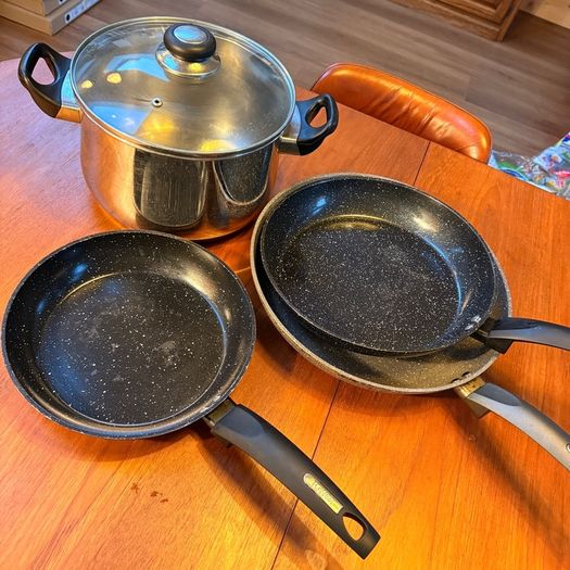 Cookware Set - pots and pans