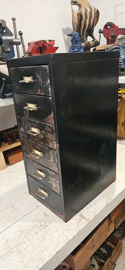 metal set of drawerw