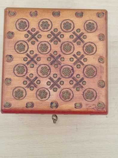 Vintage wooden box for jewelry or threads