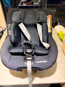 Maxi Cosi Pearl 360 with swivel base