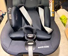 Maxi Cosi Pearl 360 with swivel base