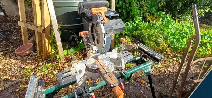 2 year old Evoloution mitre saw - perfect working condition