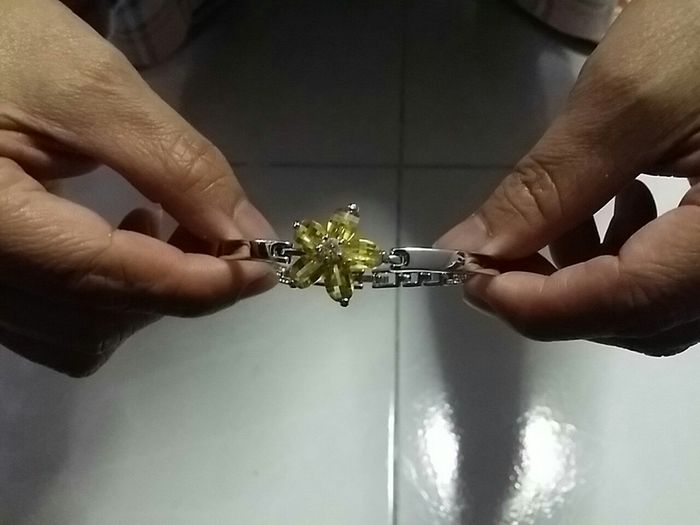 Elegant yellow rhinestone bracelet