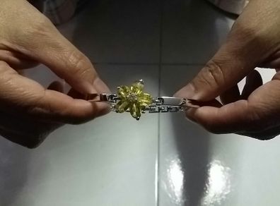 Elegant yellow rhinestone bracelet